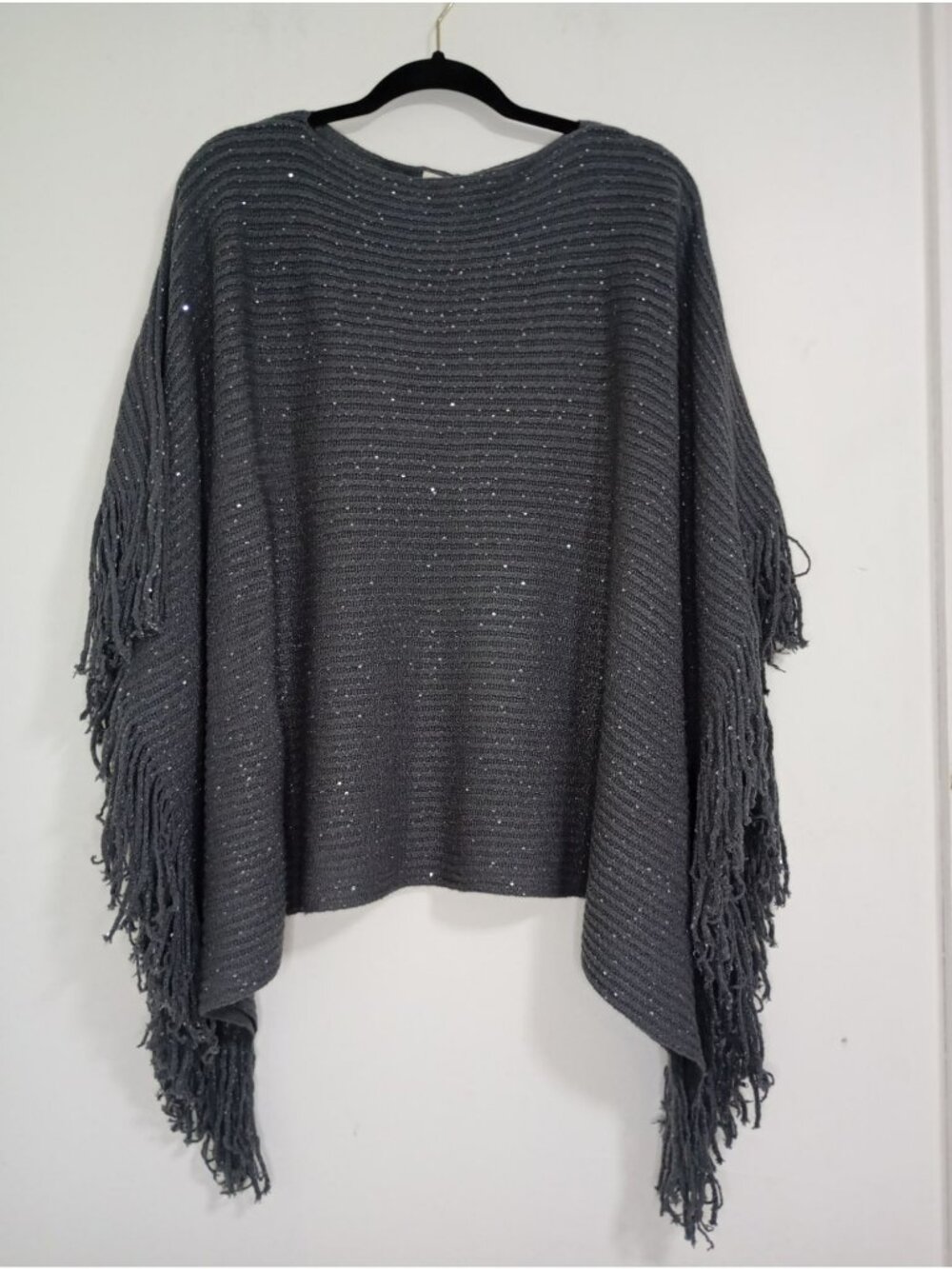 NWT Chicos Gray Knit Poncho With Fringe & Sparkle Accents OS Acrylic blend